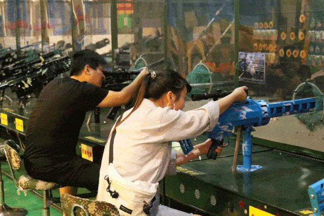 枪林弹雨中的专业射手,枪战动作射击类游戏新体验