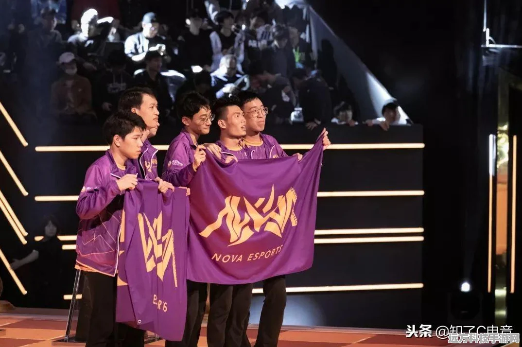 拳皇97风云再起，解锁连击奥义，称霸格斗之巅