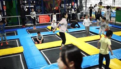 超级跳跳跳Super Jump World，山寨超级玛丽终遭下架